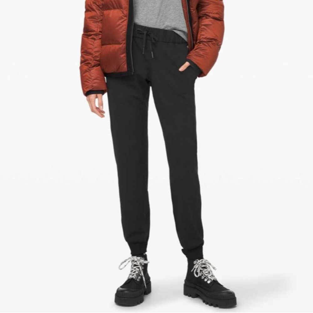 Lululemon On the Fly Jogger *Luxtreme
Black